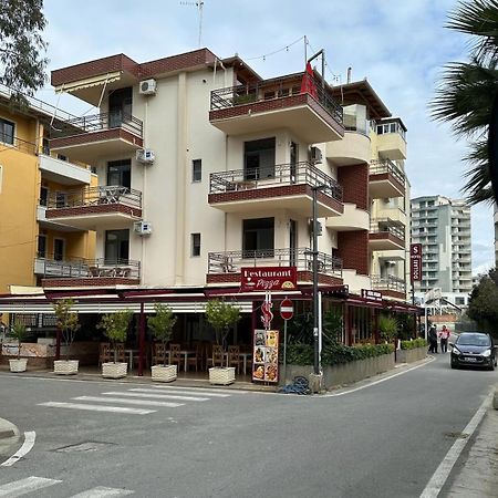 Hotel Dollari Kryemëdhej Bagian luar foto